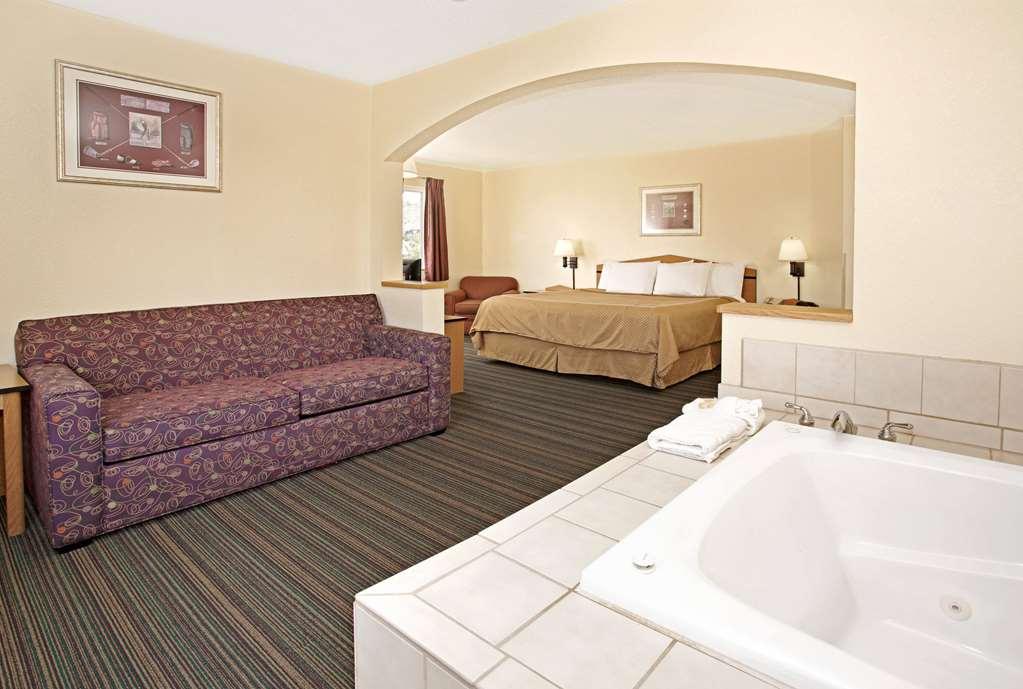 Days Inn & Suites By Wyndham Castle Rock Room photo